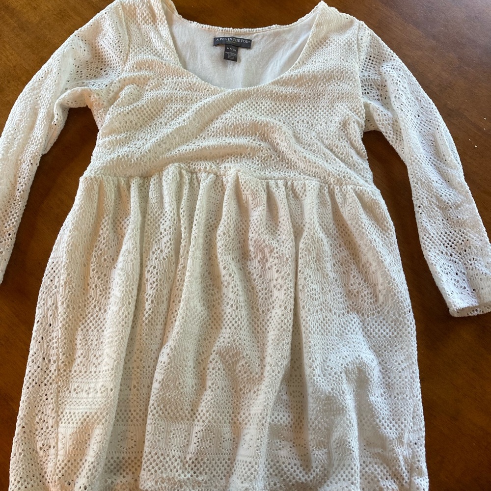 A pea in the pod maternity white top